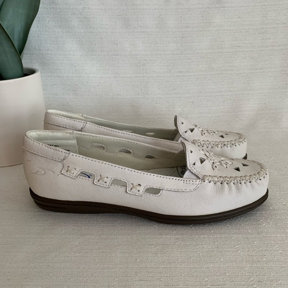 New Dr.Scholl’s White Leather Slip On Moccasin Loafers Women’s 5.5M - Picture 1 of 12